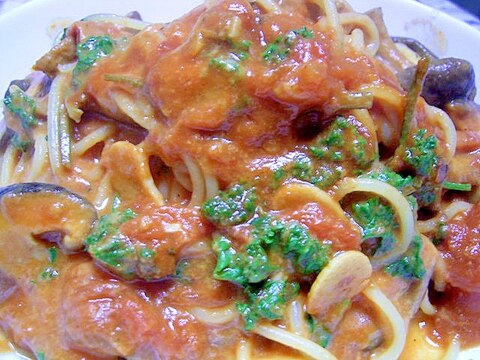 秋きのこトマトソースをイタリア産パスタに絡めて